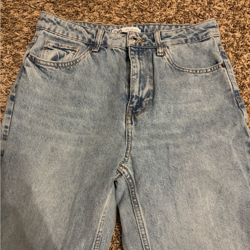ZARA High Rise Straight Leg Jeans with Raw Hem – Size 6 / 28